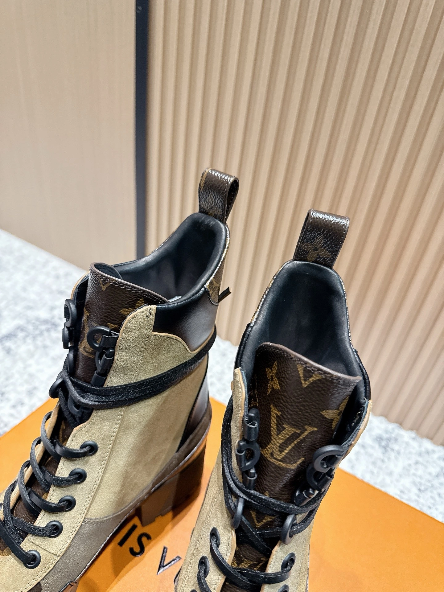 COCO-- 8V 1A524D cowhide Heel height ：7cm Waterproof：3.5cm item:E-X362J2911